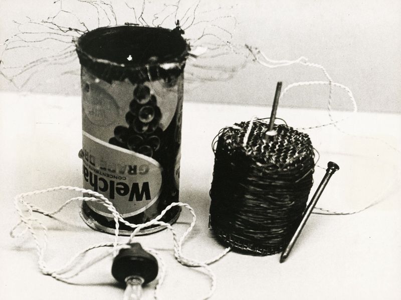 Victor Papnek's tin can radio